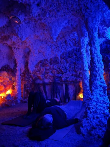 Eindrücke von YinYoga in der Salzgrotte Oberhausen Veranstaltung von Theresa Seibel von Ganzheitlich Gesund ganzheitlich@theresa-seibel.de 