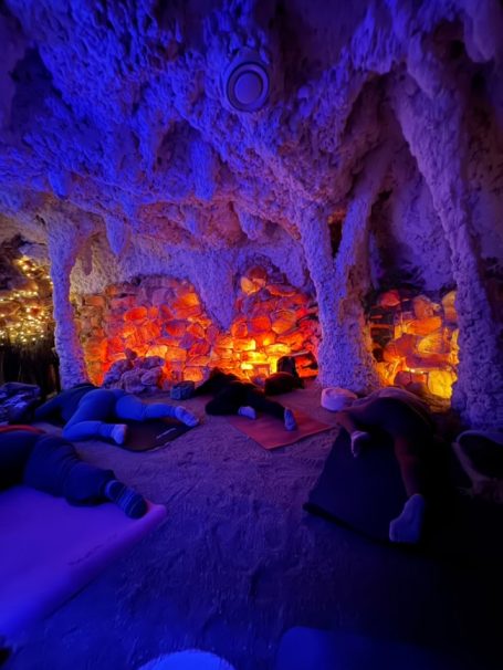 Eindrücke von YinYoga in der Salzgrotte Oberhausen Veranstaltung von Theresa Seibel von Ganzheitlich Gesund 
ganzheitlich@theresa-seibel.de 